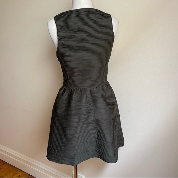 TOPSHOP | Textured Dress | size 10 - Picture 10 of 13